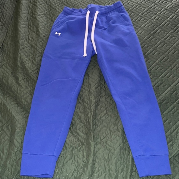 Under Armour Pants - Under Armour joggers with pockets size small